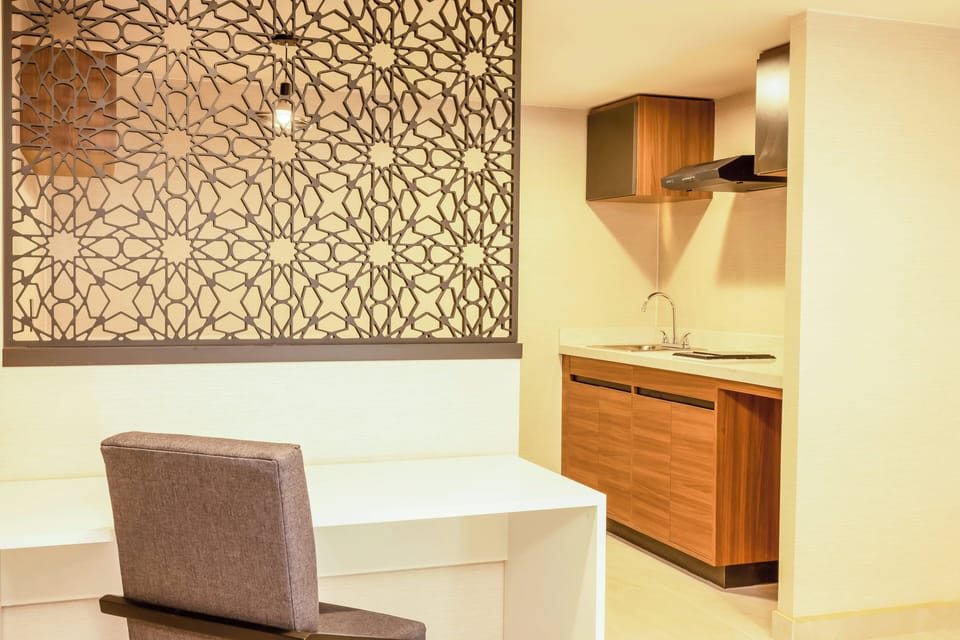 Premium bedding, down comforters, in-room safe, desk