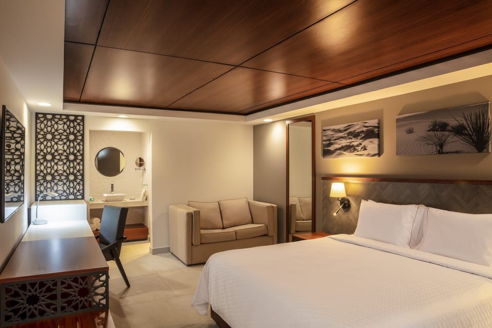 Deluxe Room, 1 King Bed | Premium bedding, down comforters, in-room safe, desk