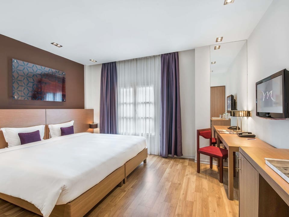 Classic Superior Room, 1 Double Bed, City View | Minibar, in-room safe, desk, blackout drapes