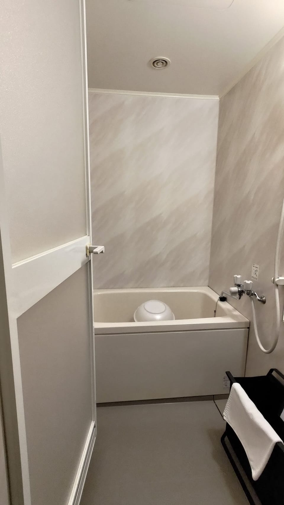 Traditional Room | Bathroom | Hair dryer, slippers, bidet, towels
