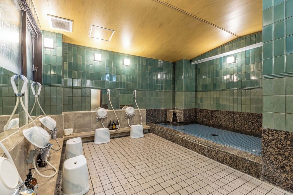 Couples treatment rooms, sauna
