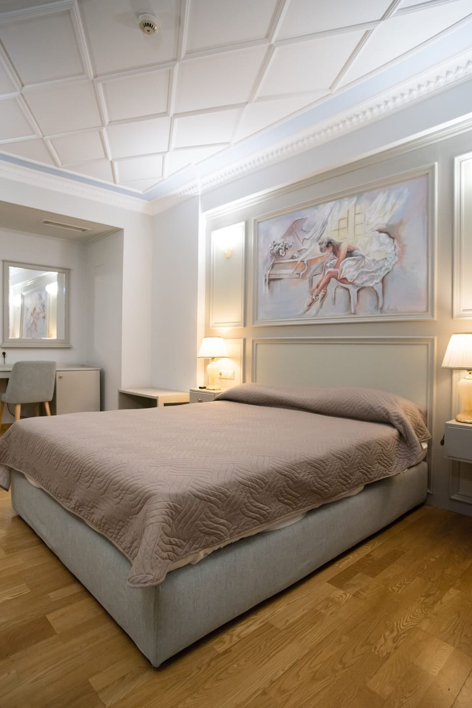 Standard Single Room | Minibar, in-room safe, desk, soundproofing
