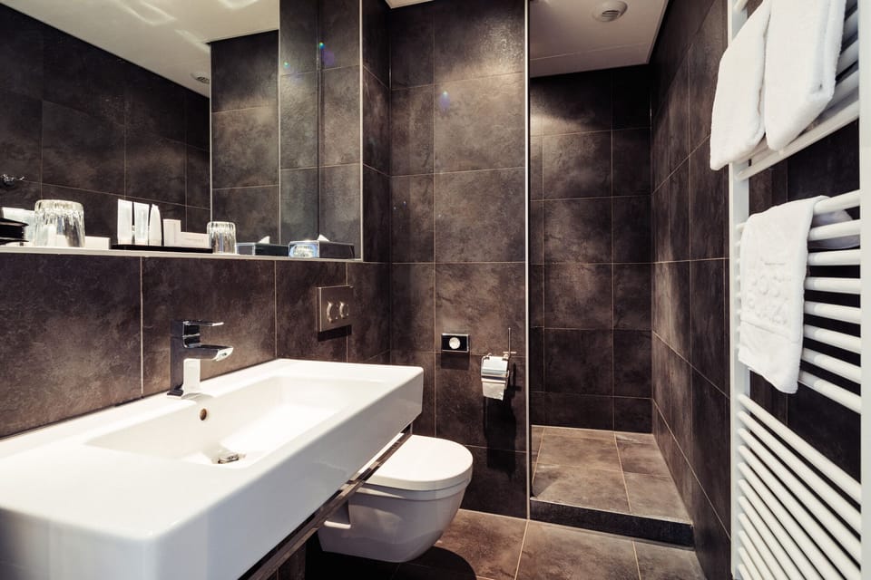 Deluxe Room | Premium bedding, memory foam beds, in-room safe, soundproofing