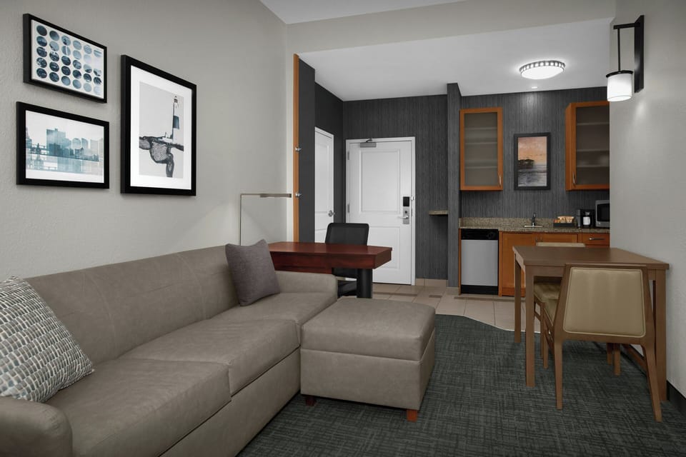 Suite, 1 Bedroom | Living room | Smart TV, Netflix
