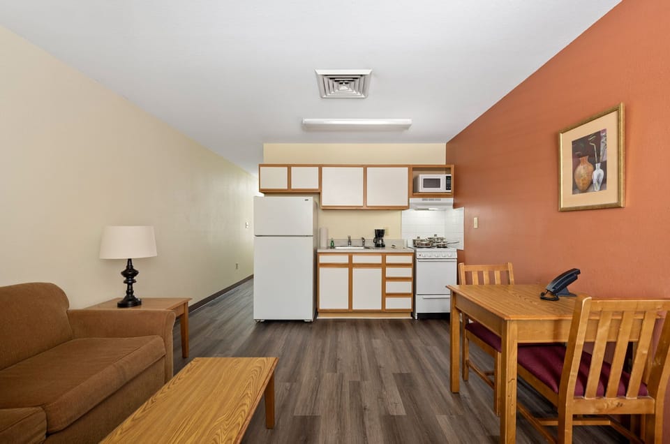 Suite, 1 Bedroom | Iron/ironing board, WiFi (free), alarm clocks, bed sheets