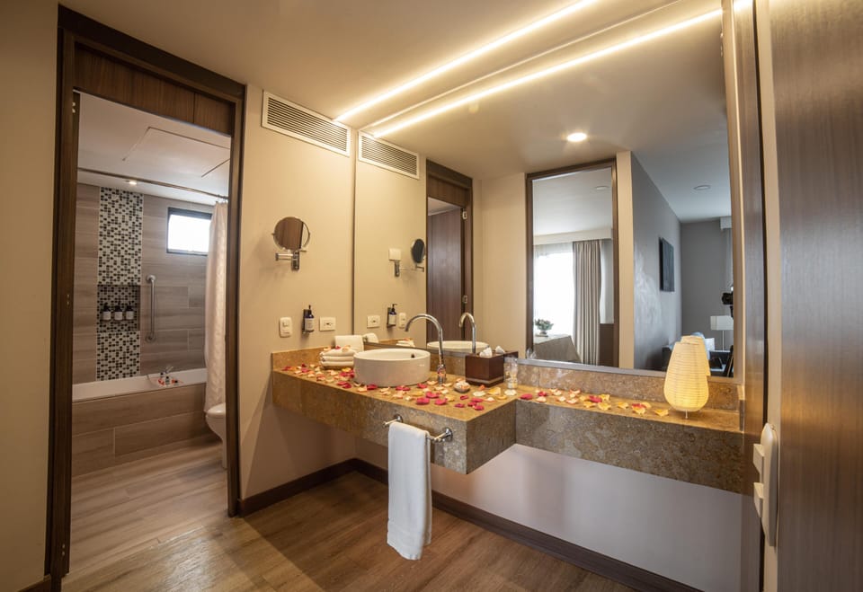 Suite, One King Bed, Non-Smoking | Bathroom | Shower, free toiletries, hair dryer, bathrobes
