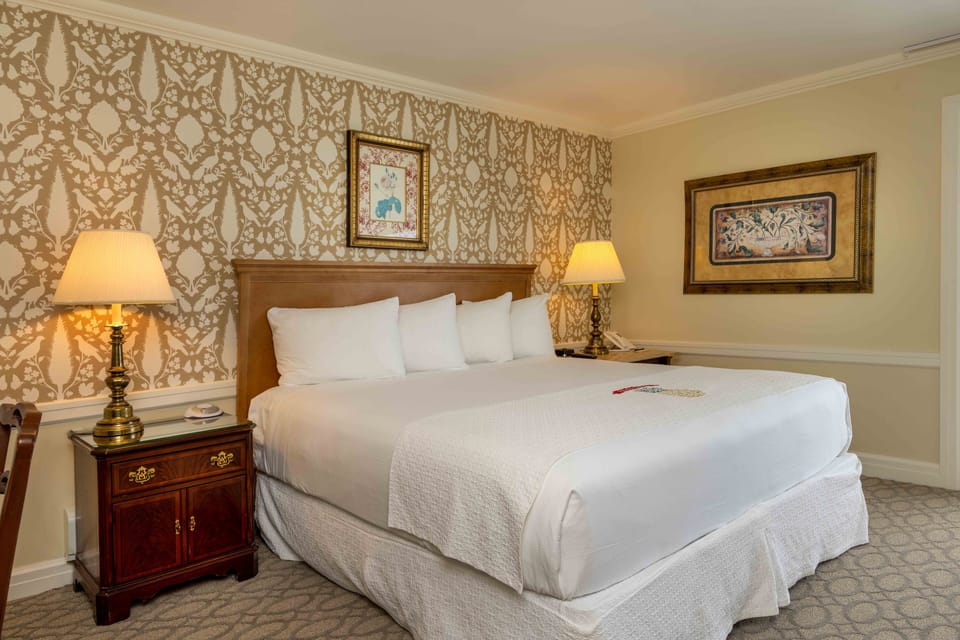 Deluxe Room, 1 King Bed, Balcony, Lake View | In-room safe, laptop workspace, iron/ironing board, free WiFi