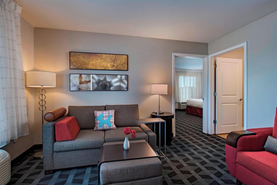 Suite, 1 Bedroom | Living room | Plasma TV