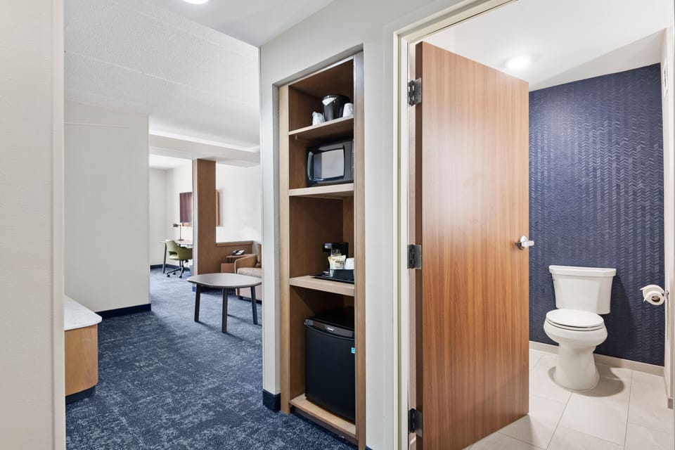 Suite, 1 King Bed with Sofa bed | Desk, iron/ironing board, free rollaway beds, free WiFi