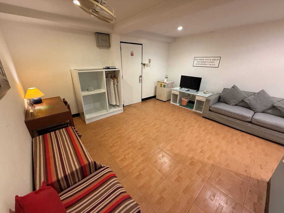 Deluxe Double Room, Bathtub | Minibar, in-room safe, desk, blackout drapes