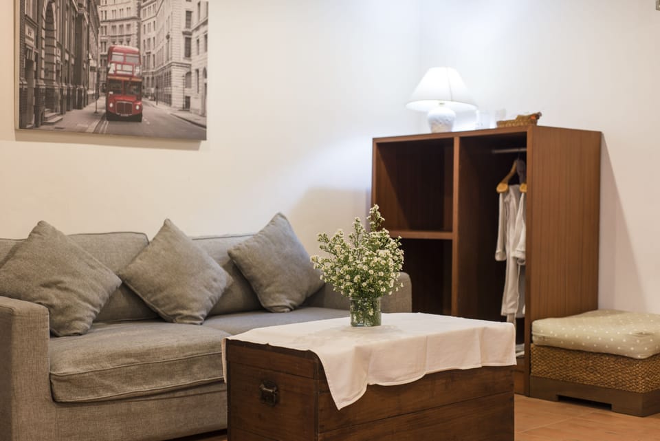 Deluxe Double Room, Bathtub | Living area | 32-inch LED TV with satellite channels, TV