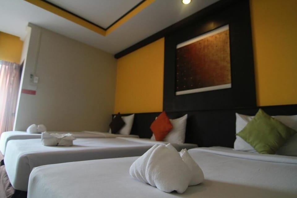 Hypo-allergenic bedding, free WiFi, bed sheets
