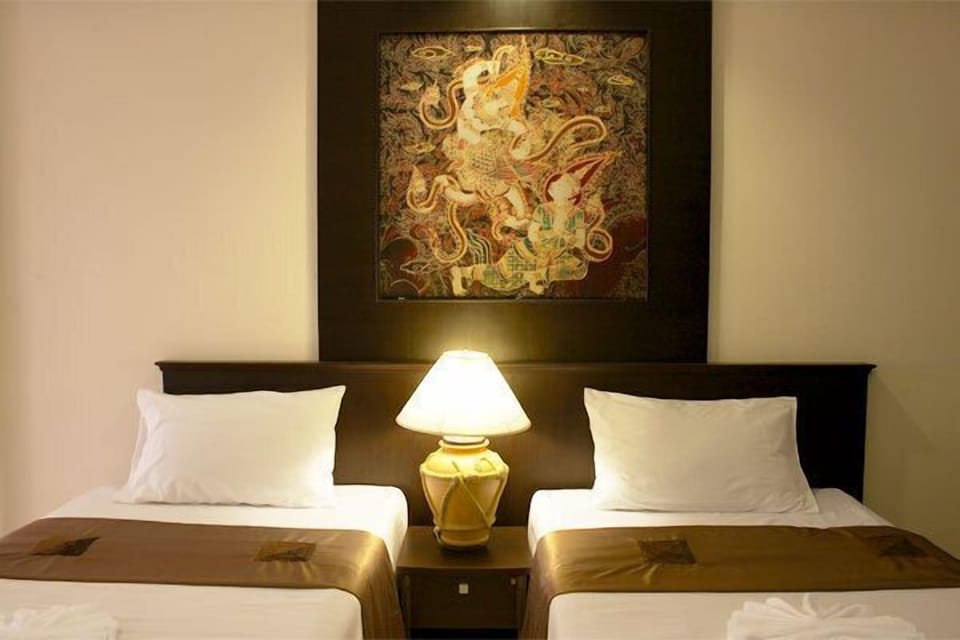Hypo-allergenic bedding, free WiFi, bed sheets