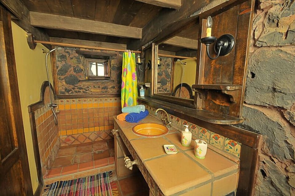 Double Room | Bathroom sink