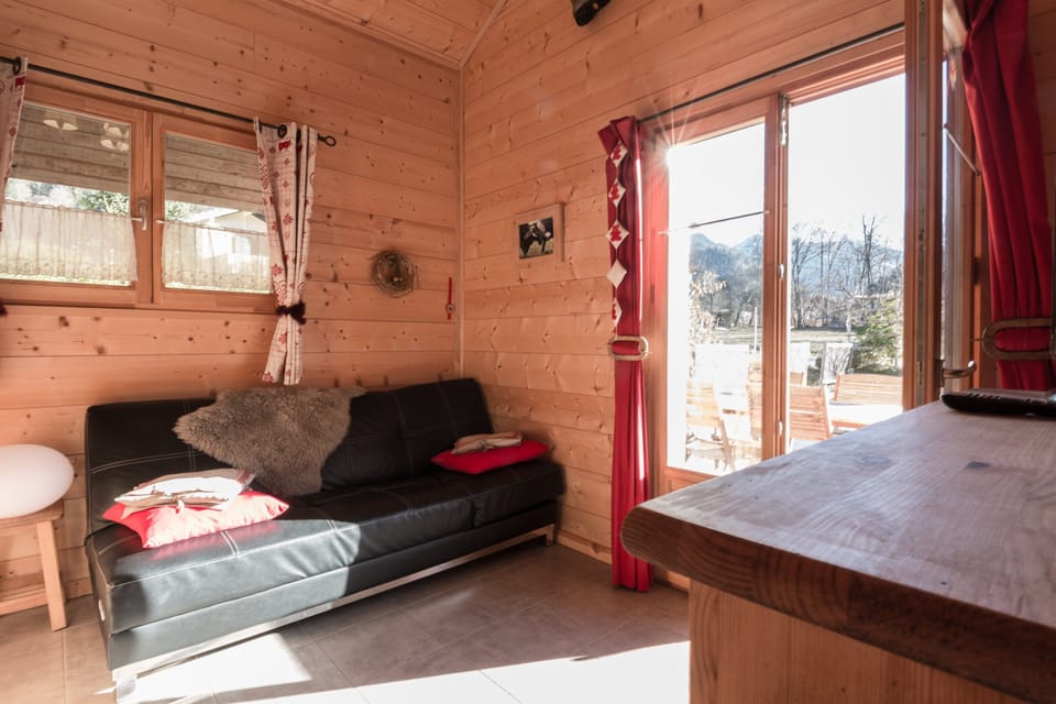 Comfort Apartment, Multiple Beds, Non Smoking | Living area | Flat-screen TV, toys
