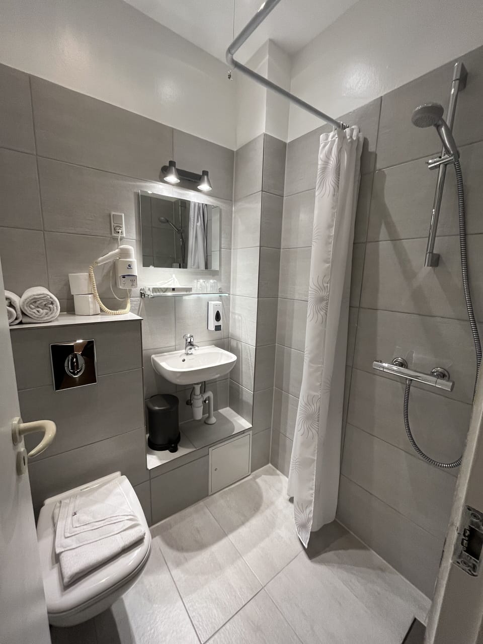 Double or Twin Room | Bathroom | Free toiletries, hair dryer, towels