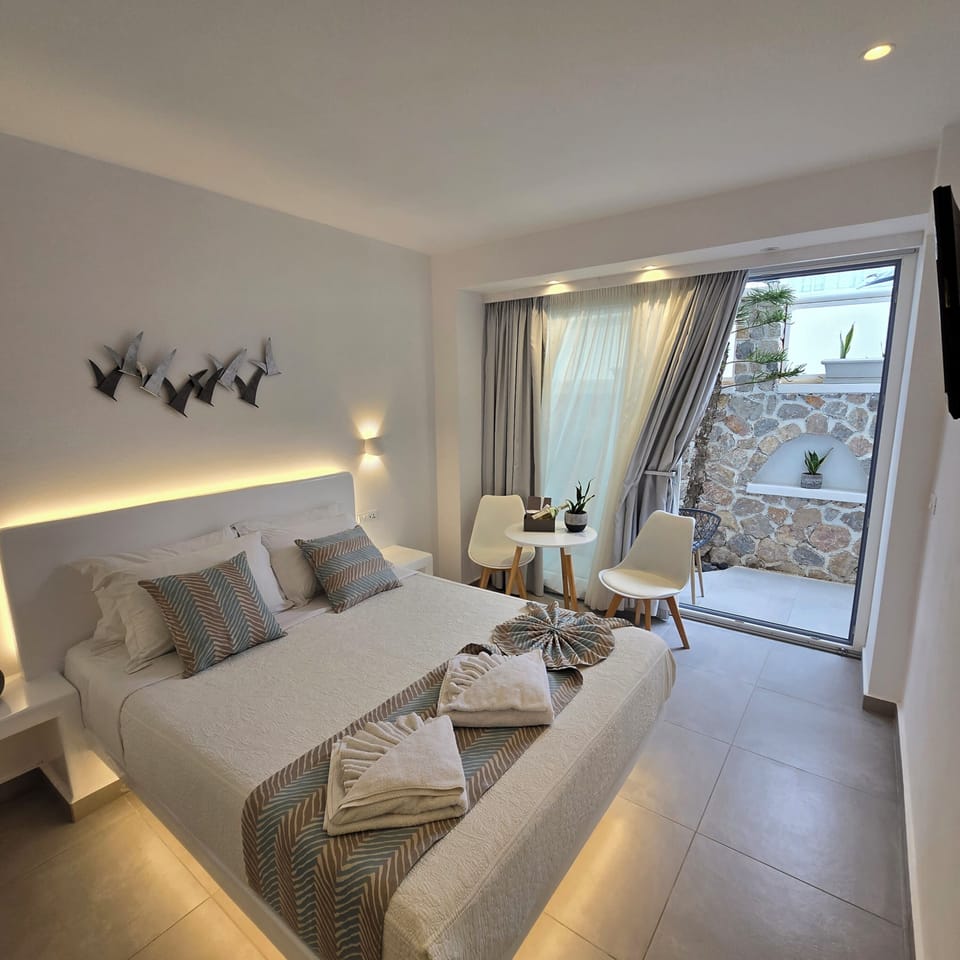 Studio | Premium bedding, in-room safe, individually decorated