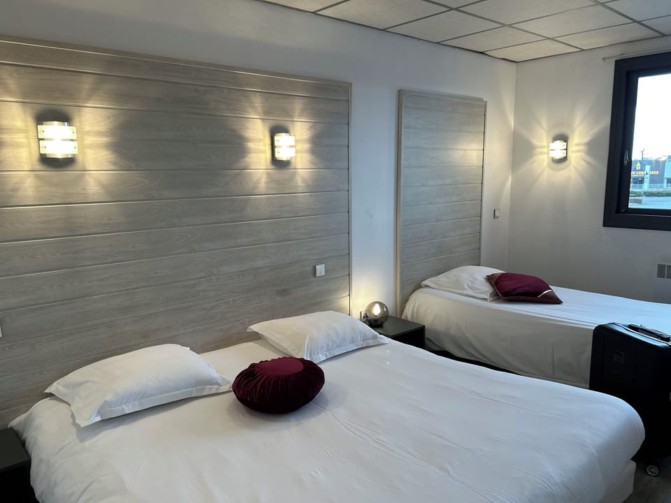 Triple Room | Individually decorated, individually furnished, desk, soundproofing