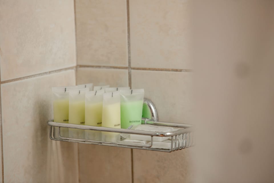 Deep soaking tub, free toiletries, hair dryer, slippers