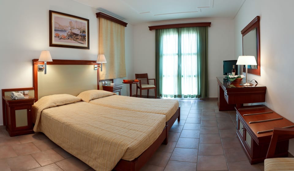 Standard Double Room Single Use | In-room safe, soundproofing, free WiFi, bed sheets