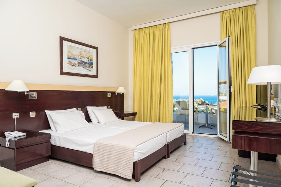 In-room safe, soundproofing, free WiFi, bed sheets
