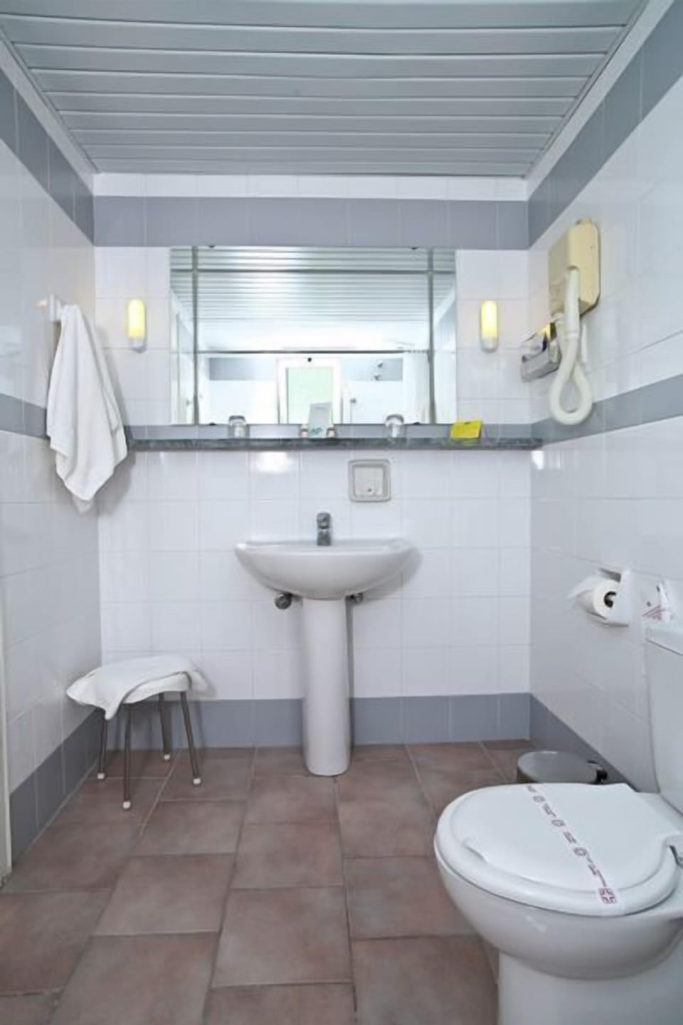 Combined shower/tub, free toiletries, hair dryer, slippers