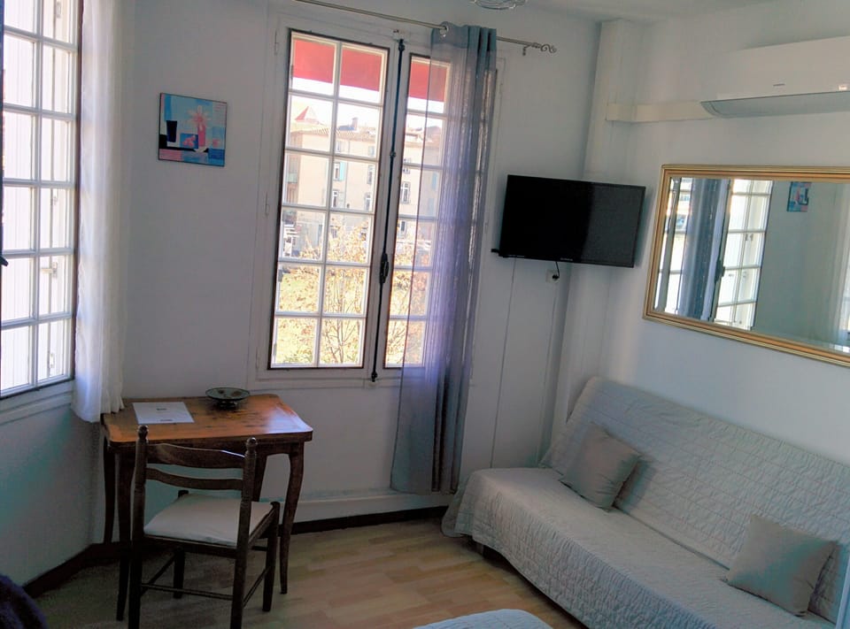 Family Room | Room amenity