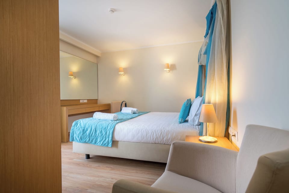 Superior Room, Sea View | Pillowtop beds, minibar, soundproofing, iron/ironing board