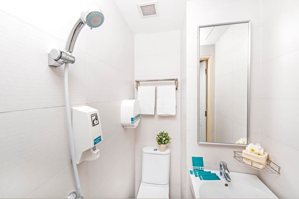Shower, free toiletries, hair dryer, towels
