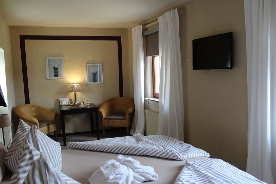 Double Room | Minibar, in-room safe, desk, iron/ironing board