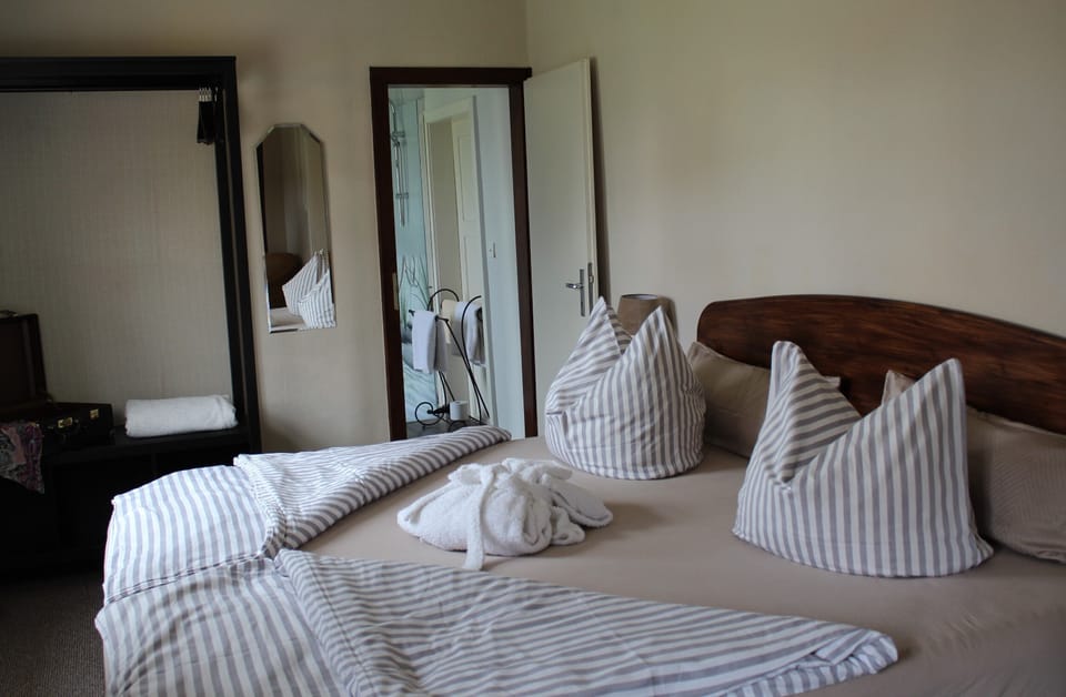 Double Room | Minibar, in-room safe, desk, iron/ironing board