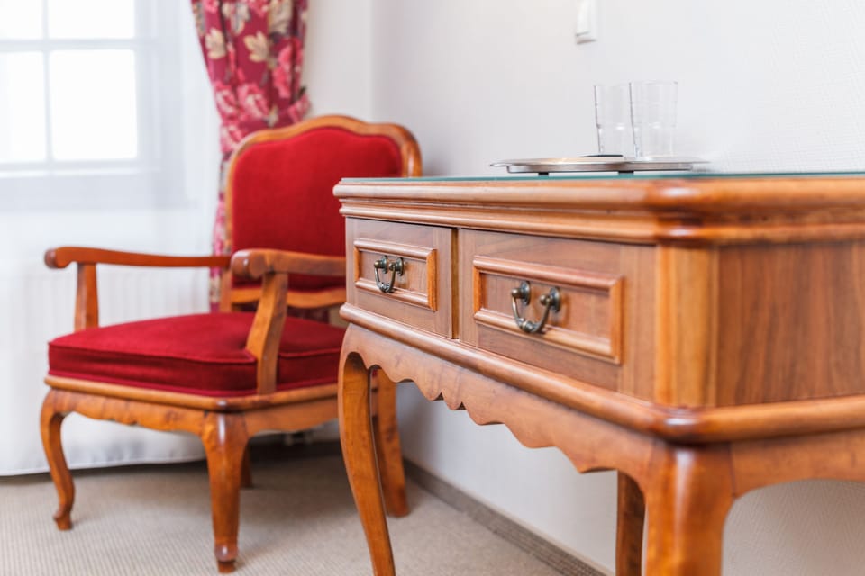 In-room safe, desk, iron/ironing board, cribs/infant beds