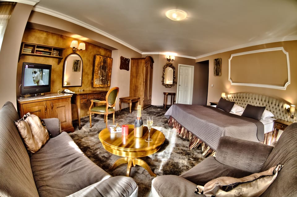 Luxury Double Room | Minibar, in-room safe, individually decorated, desk