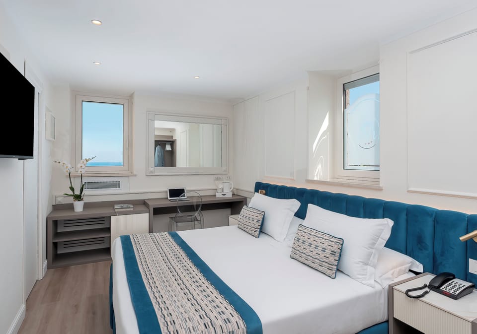 Duplex, Partial Sea View | Water view