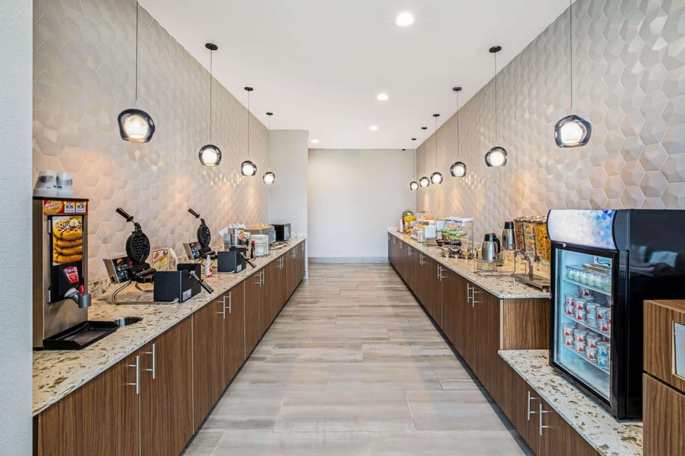 Free daily continental breakfast