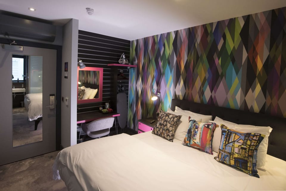 1 bedroom, desk, laptop workspace, blackout drapes
