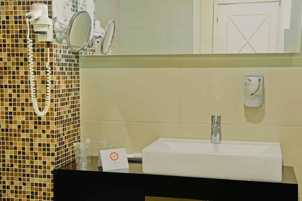 Bathroom sink