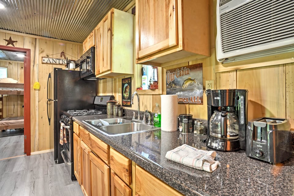 Kitchen | Cooking Basics | Coffee Maker | Paper Towels/Trash Bags Provided