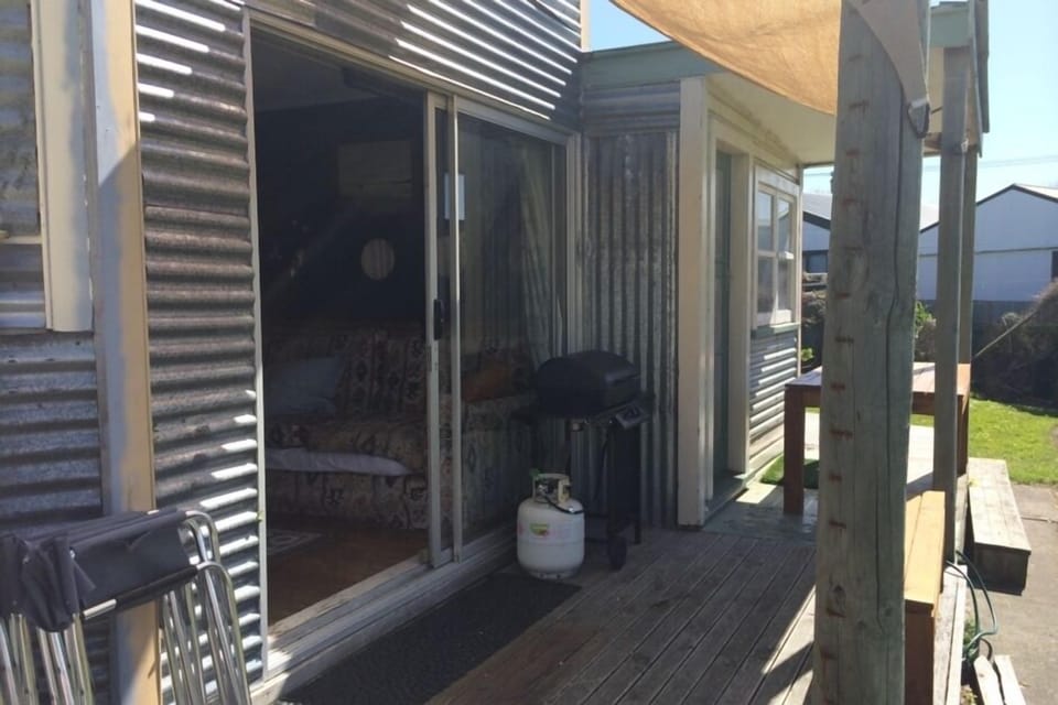 Deck off lounge