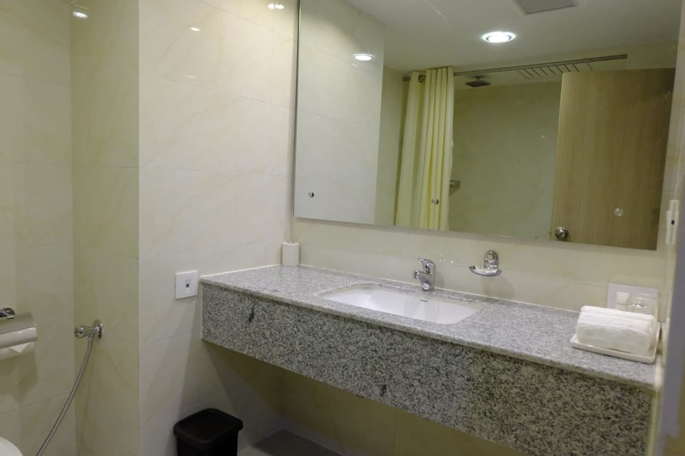 Superior Double or Twin Room | Bathroom | Combined shower/tub, free toiletries, hair dryer, slippers