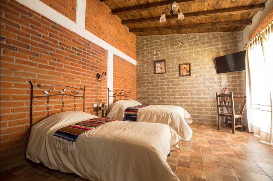 Basic Double Room | In-room safe, desk, soundproofing, iron/ironing board