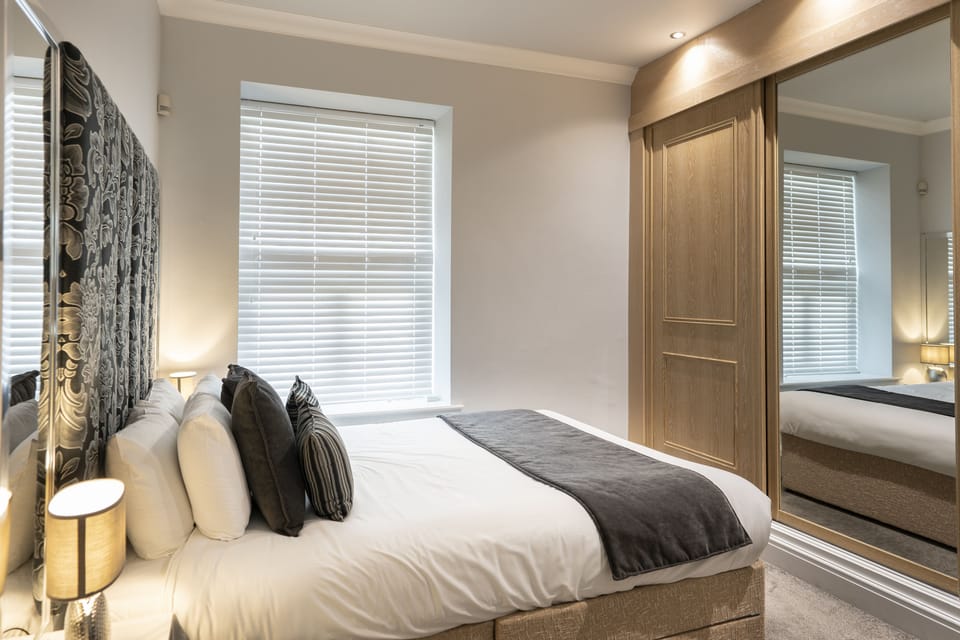 Suite | Individually decorated, desk, iron/ironing board, cribs/infant beds