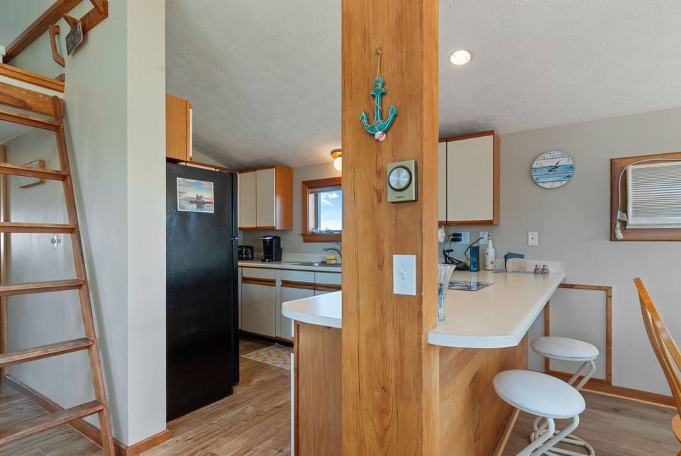 Large countertop and a few barstools for relaxing and a few cocktails