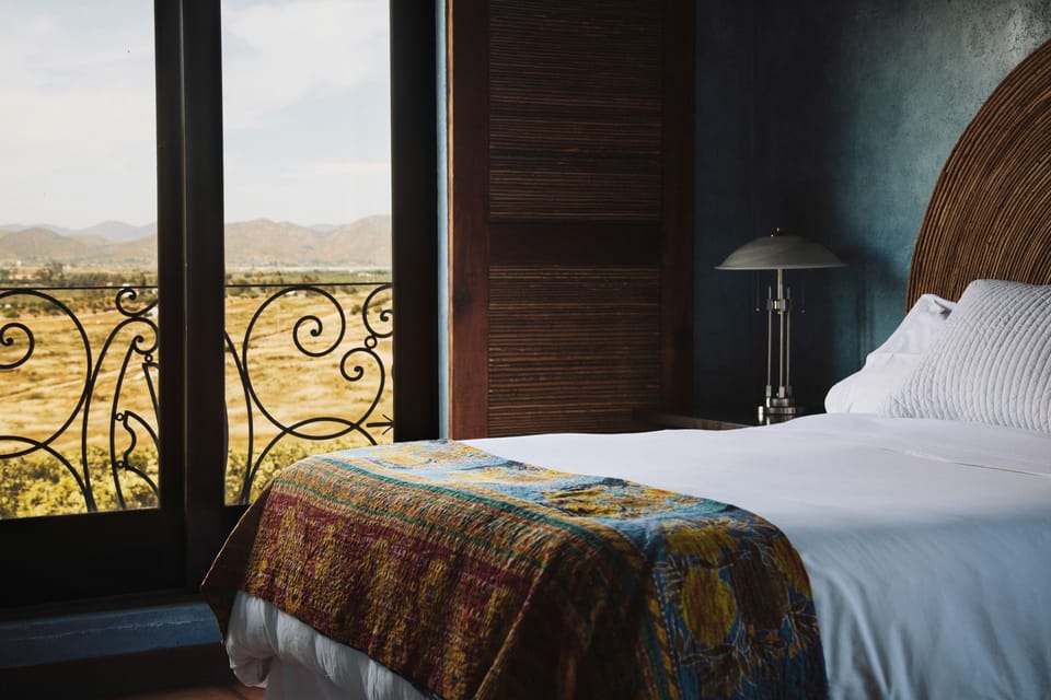 Individually decorated, iron/ironing board, free WiFi, bed sheets