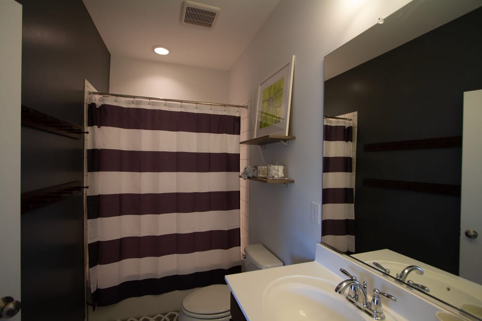 Hallway bathroom for bedroom 1 and 2.