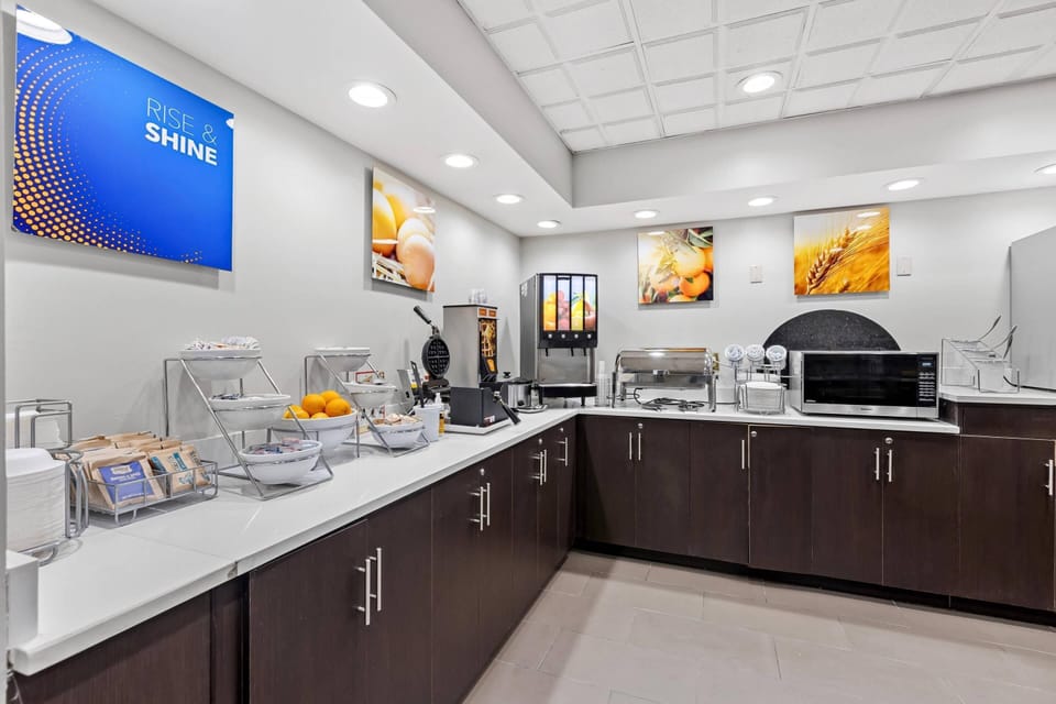 Free daily continental breakfast