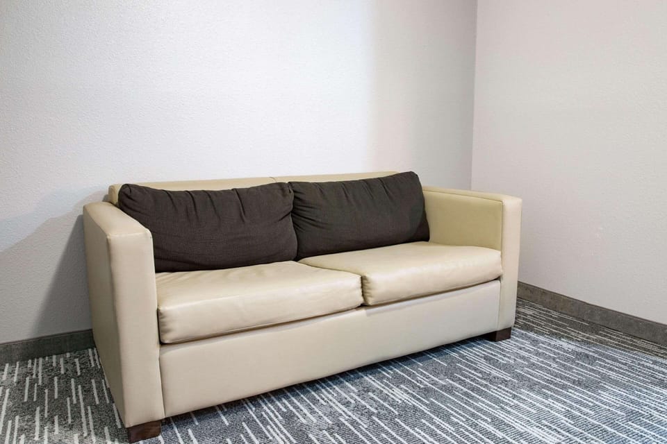 Suite, 1 Bedroom, Non Smoking | Pillowtop beds, desk, laptop workspace, blackout drapes
