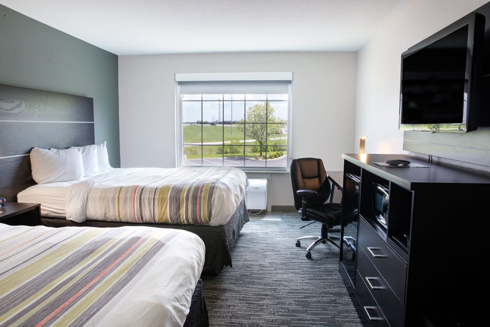 Pillowtop beds, desk, laptop workspace, blackout drapes