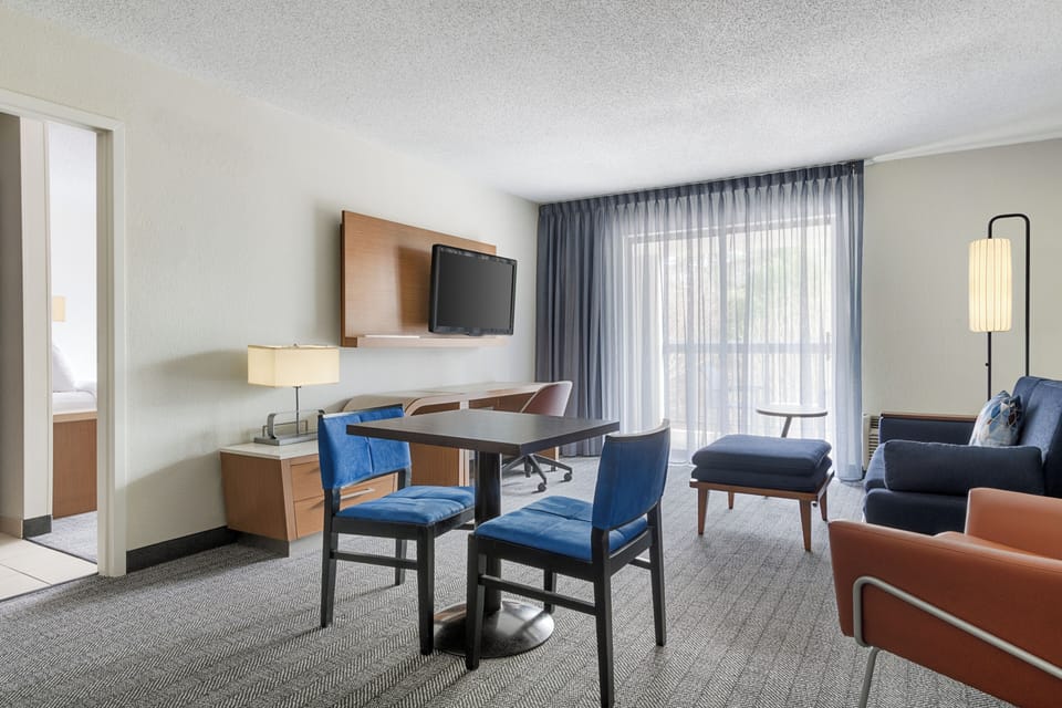 Suite, 1 King Bed with Sofa bed | Desk, iron/ironing board, free WiFi, bed sheets