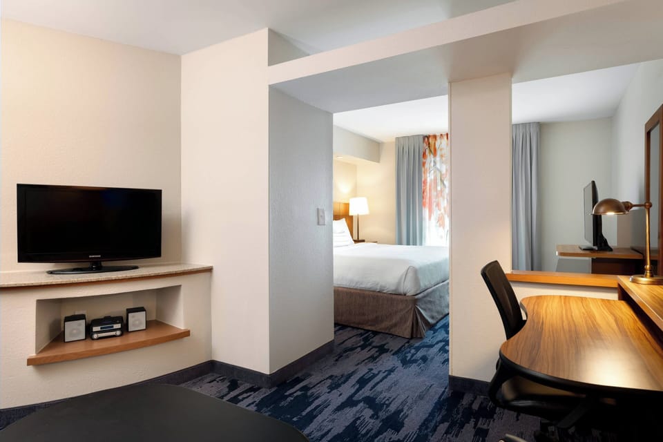 Studio, 1 King Bed with Sofa bed | In-room safe, desk, iron/ironing board, cribs (free)